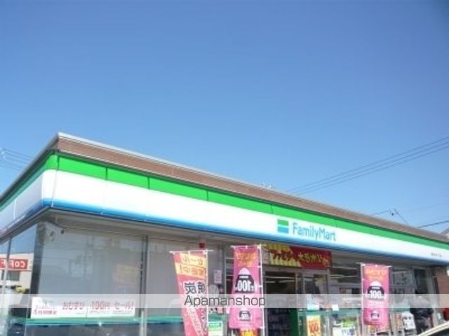 コンビニ　ファミリーマート（コンビニ）まで400m