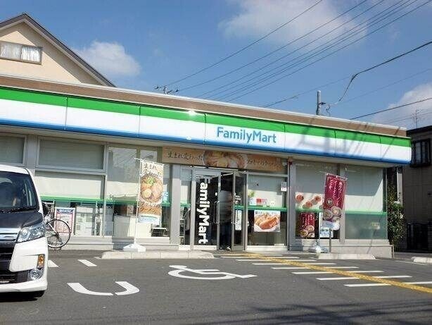 コンビニ　ファミリーマート さいたま堀の内町店（コンビニ）まで324m