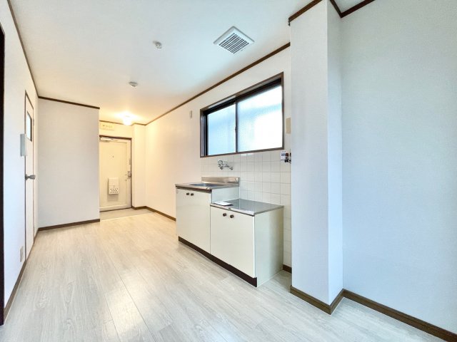 サンハイツ昭和町の居間写真