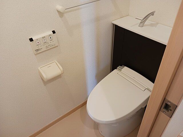 トイレ　清潔感のあるトイレです