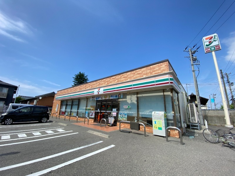 コンビニ　セブンイレブン新潟大学正門前店（コンビニ）まで382m