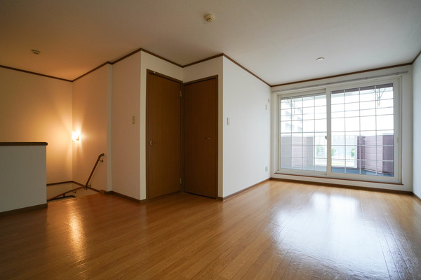 居室・リビング　同じ建物の別のお部屋