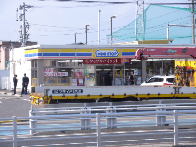 【町屋ライフBのコンビニ】