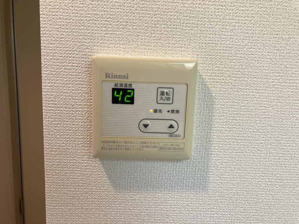 バス・シャワールーム　給湯器