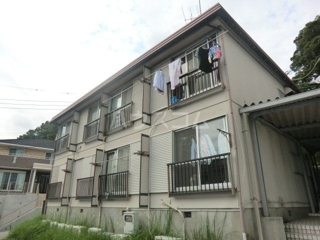 町田市能ヶ谷のアパートの建物外観