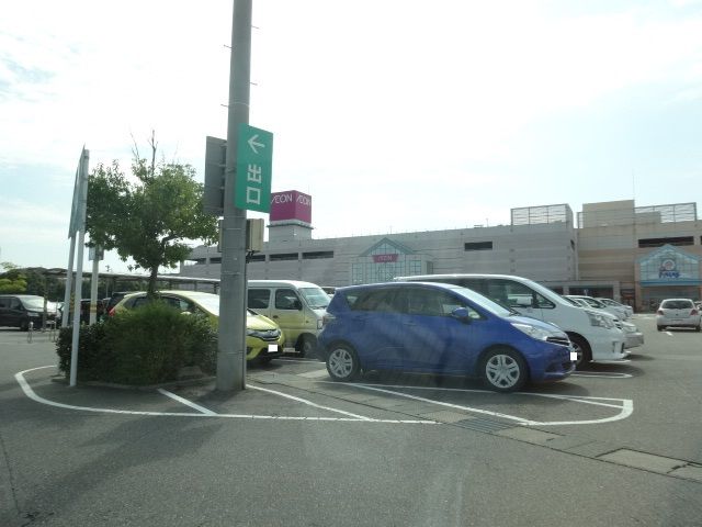 【みよし市東山台のマンションのショッピングセンター】