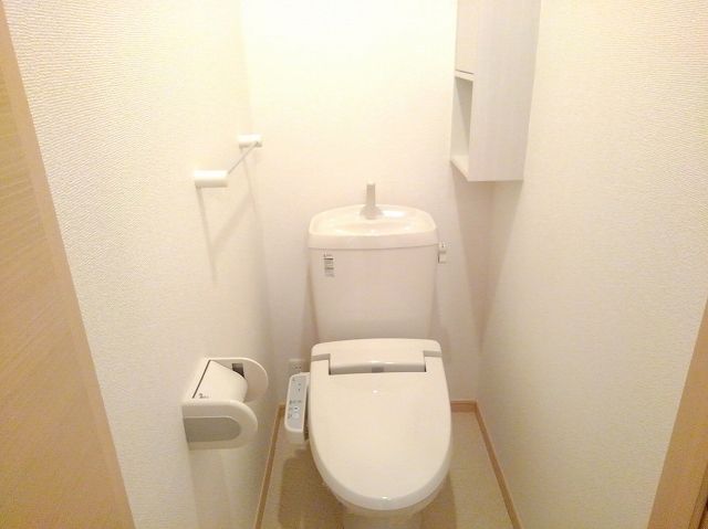 【ドゥ　シェ　モア　Ａのトイレ】