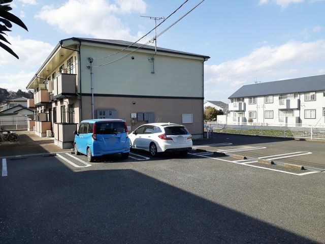 【北茨城市中郷町小野矢指のアパートの駐車場】