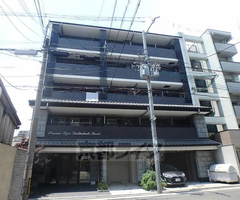 京都市下京区天使突抜１丁目のマンションの建物外観