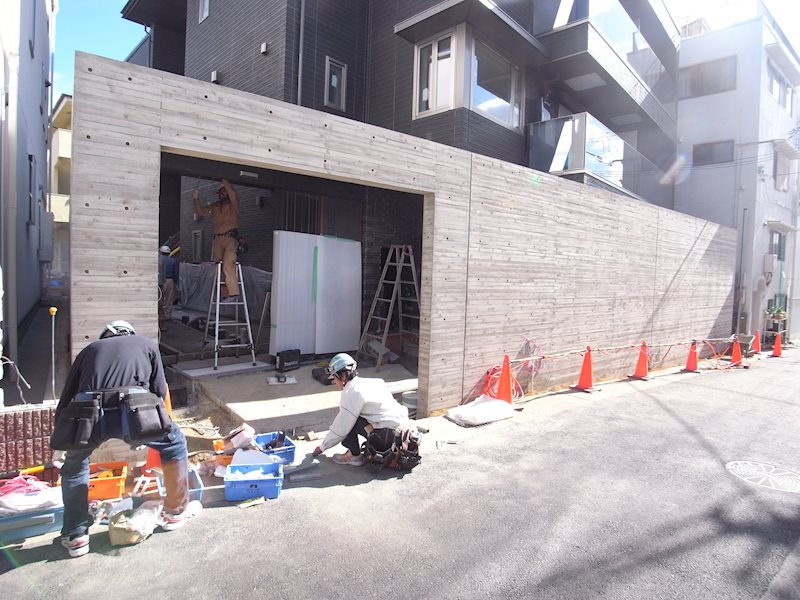 【神戸市灘区大内通のマンションのエントランス】