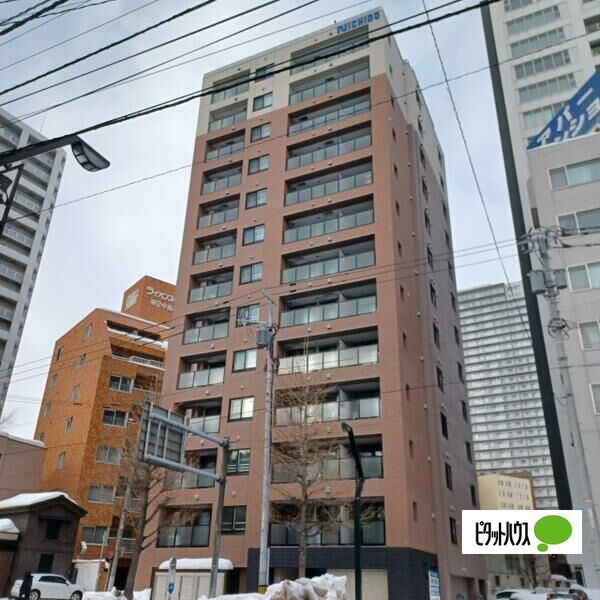 札幌市中央区南九条西のマンションの建物外観