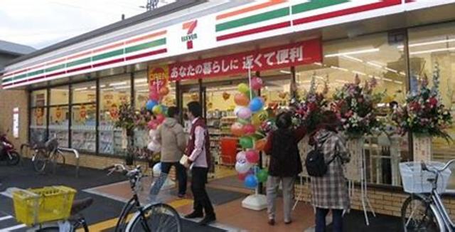 【アート瑞光駅前のコンビニ】