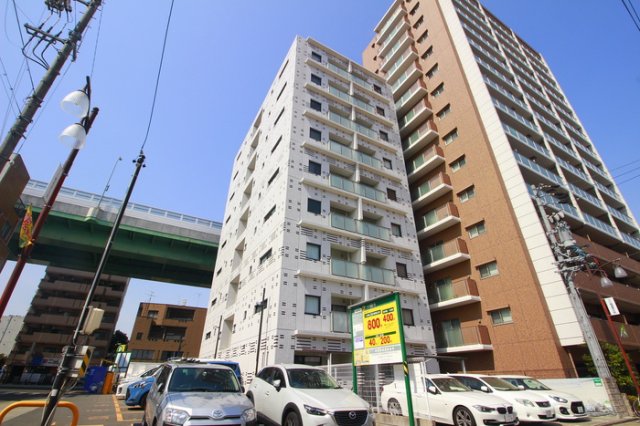 名古屋市西区城西のマンションの建物外観