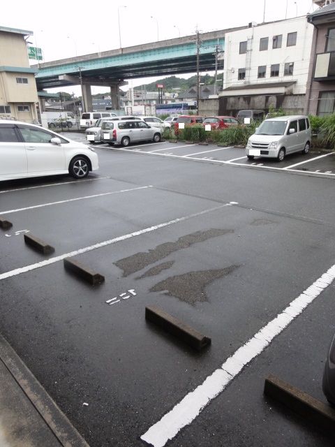 【リヴィエールIIの駐車場】