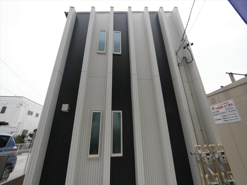 名古屋市中村区岩塚本通のアパートの建物外観