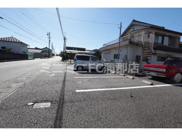 【サントラップ上六の駐車場】