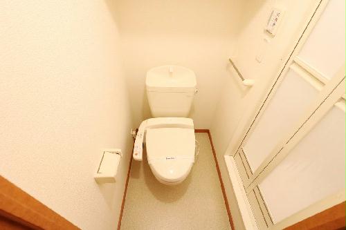 トイレ　広々したキレイなトイレ