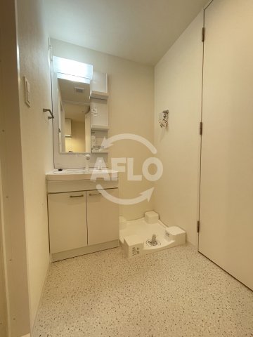 洗面設備　ファーストフィオーレ九条III　脱衣所