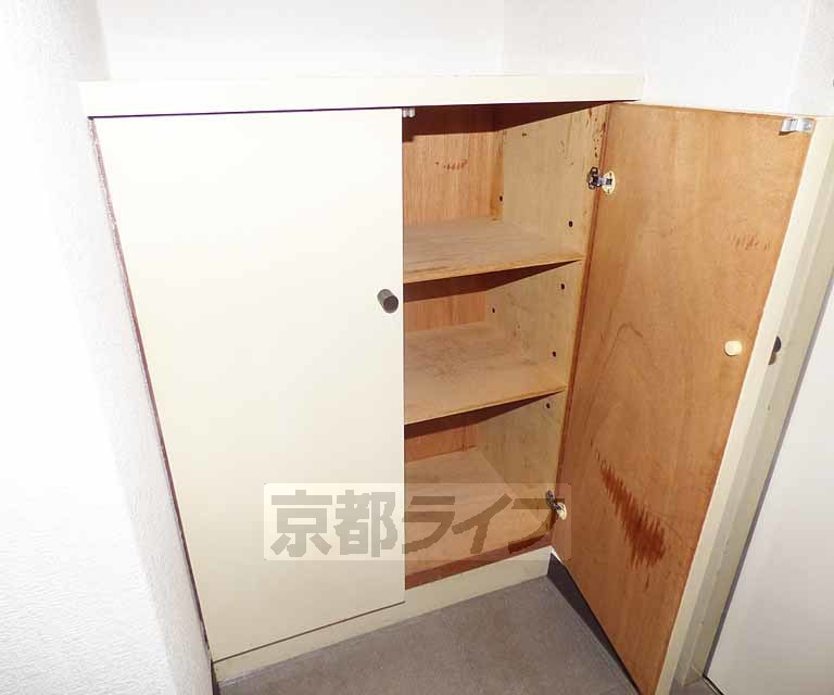 その他設備　靴収納つきの玄関