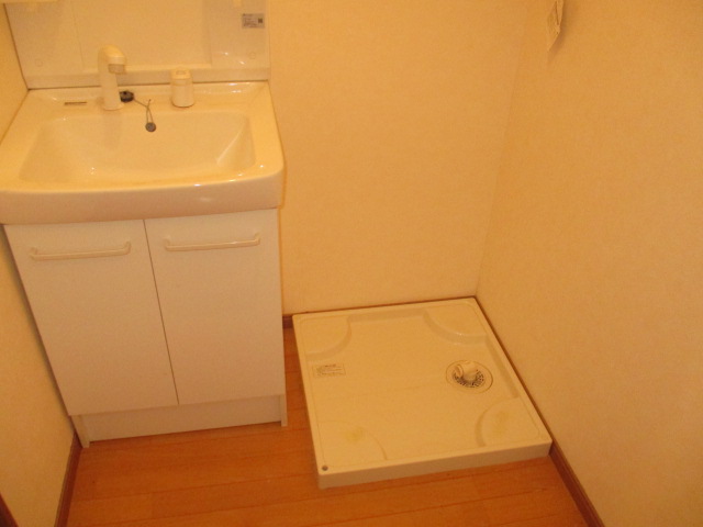 洗面設備　室内洗濯機置き場！洗濯排水パン！