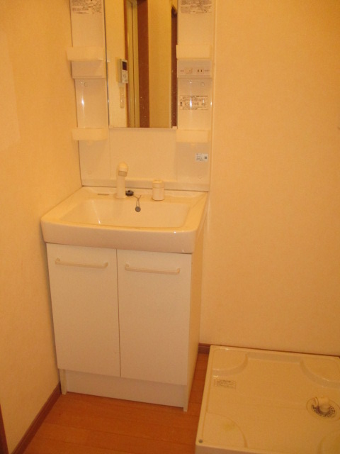 洗面設備　独立洗面台付き！身支度が快適に行えます。