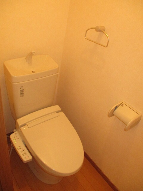 トイレ　温水洗浄便座付き！