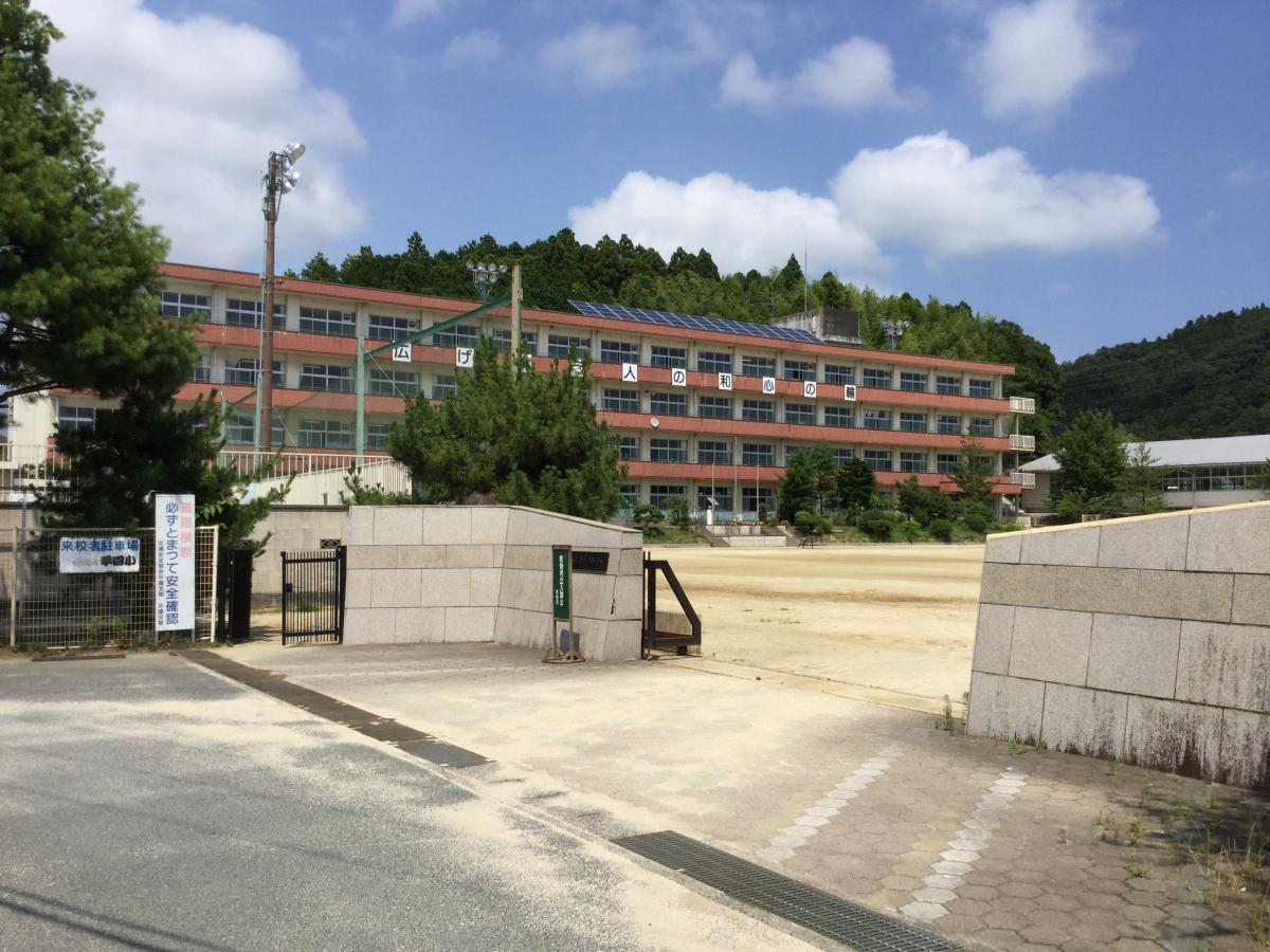 小学校　いわき市立平第四小学校（小学校）まで136m