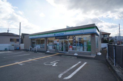 その他　【コンビニエンスストア】ファミリーマート　香芝下田西店（その他）まで2841m