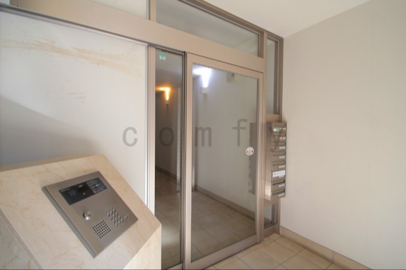 エントランス　オートロック付きエントランス