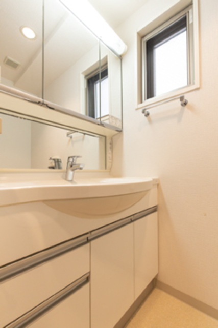 洗面設備　※写真は同タイプ住戸です。