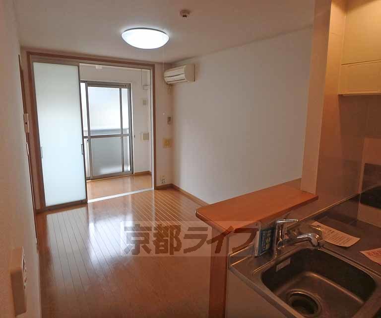 居室・リビング　落ち着いたデザインでくつろげるリビングです