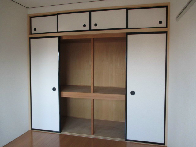 収納　写真は別号室です