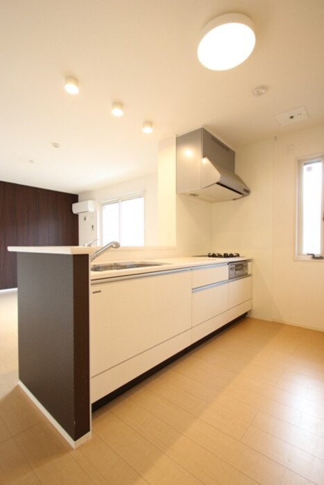 キッチン　102 システムキッチン 3口ガスコンログリル付