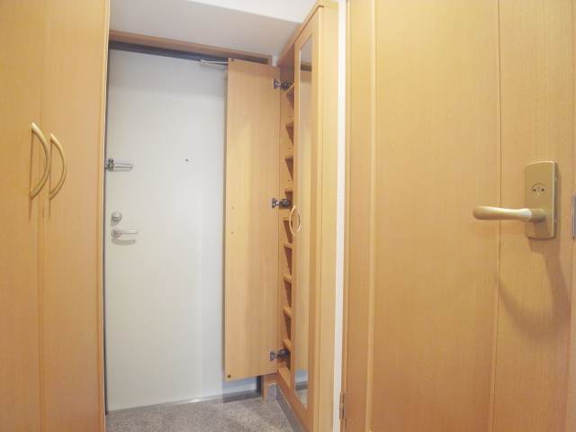 玄関　収納力も文句なしのシューズボックス