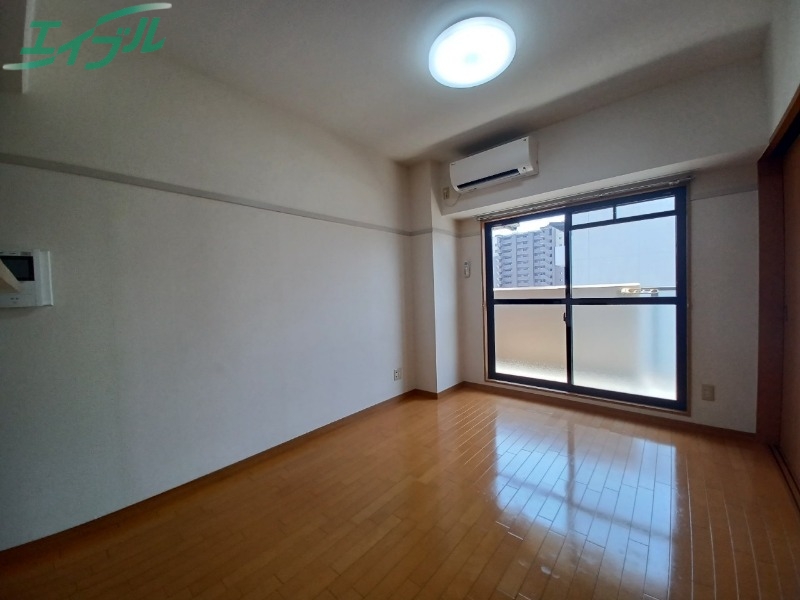 居室・リビング　同型参考写真