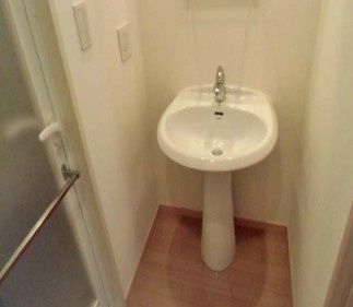 洗面設備　朝の身支度に便利な独立洗面台！