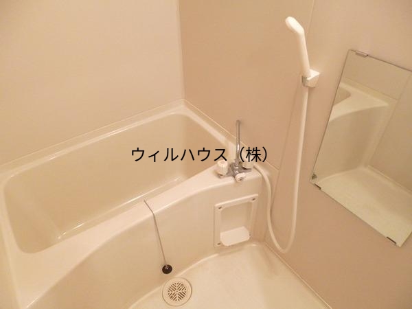 バス・シャワールーム　キレイにリフォームされています！