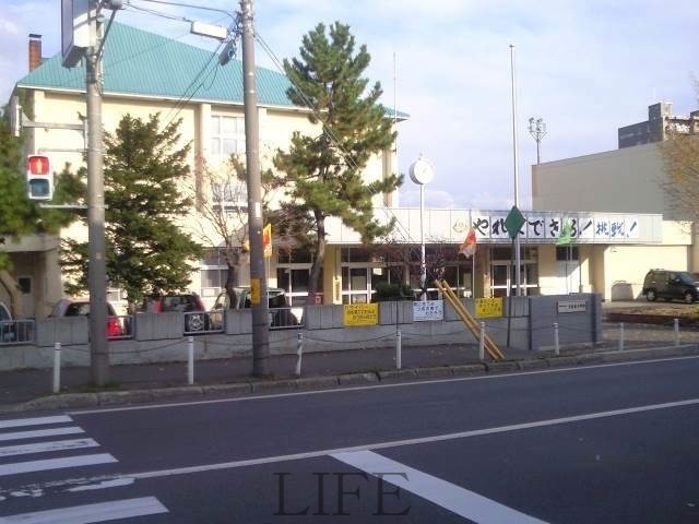 小学校　札幌市立月寒東小学校（小学校）まで1102m