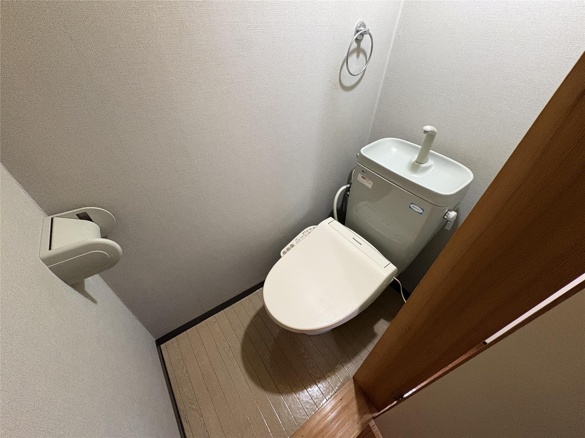 トイレ　洗浄暖房便座