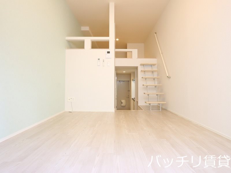 居室・リビング　同型タイプの為、現状を優先致します。