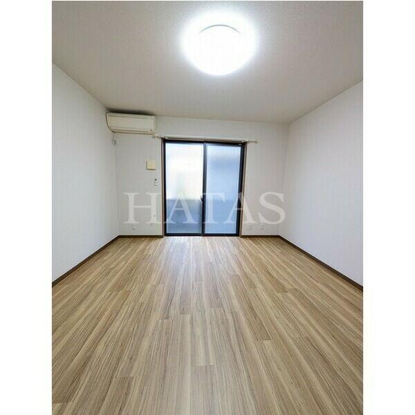 居室・リビング　同物件別部屋です