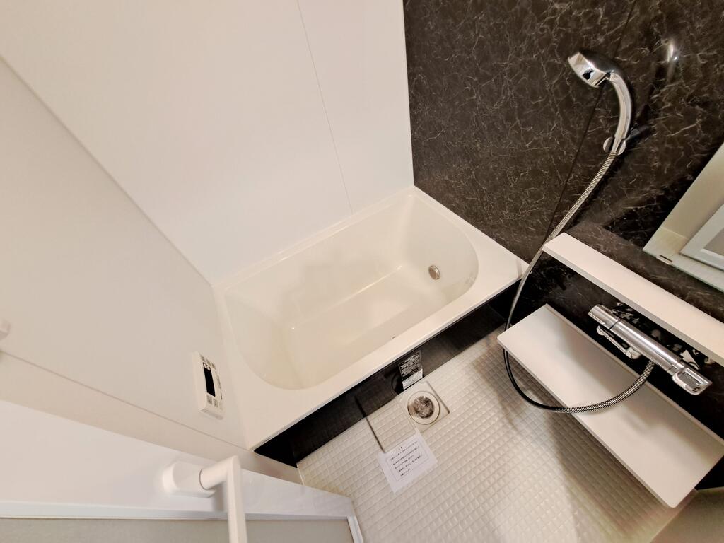 バス・シャワールーム　●追焚き・浴室乾燥機付きのバスルーム！