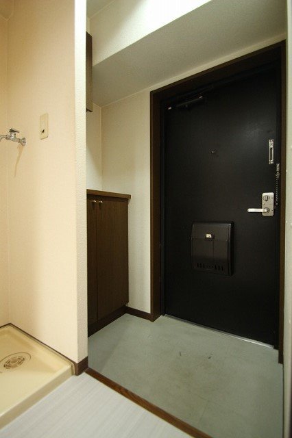 玄関　同物件別号室の写真です。