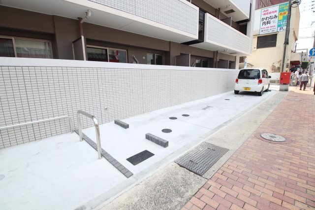 駐車場　駐車場があるので、車を買う予定の方も安心です