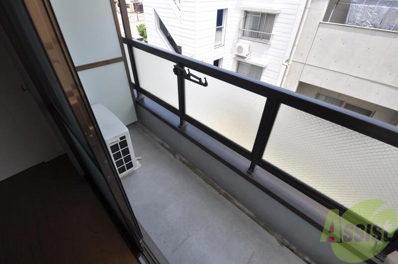 バルコニー　日当たりバッチリ、ふかふかのお布団で眠れますよ。