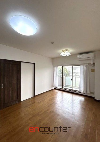 居室・リビング　※同マンション別室参考写真