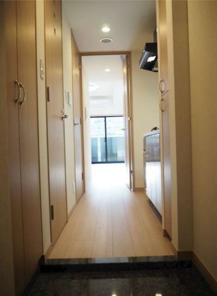 玄関　※別部屋参考写真