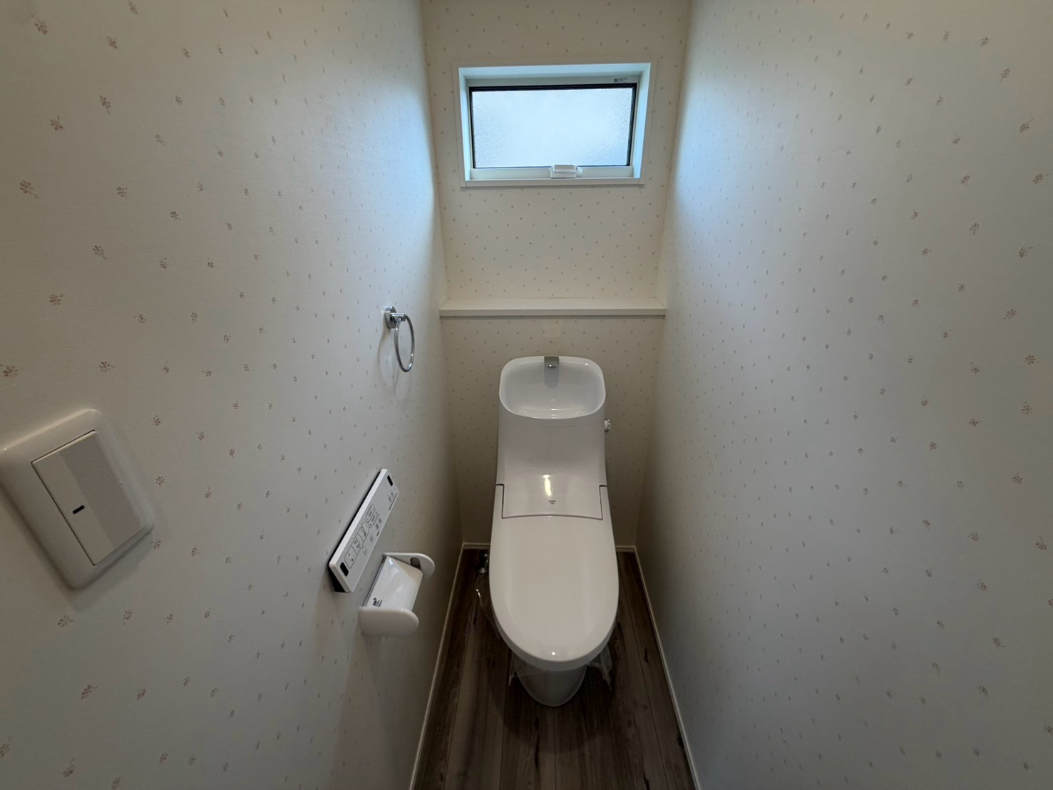 川添町戸建のトイレ写真