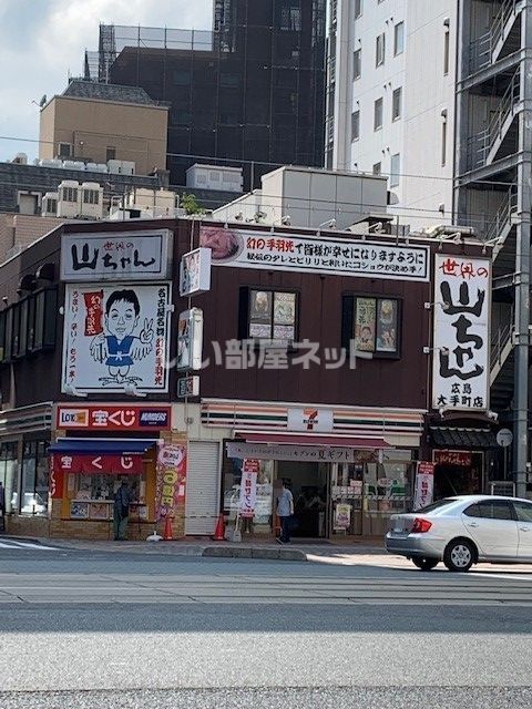 コンビニ　セブンイレブン 広島中央郵便局前店（コンビニ）まで620m