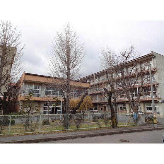 中学校　長野市立川中島中学校（中学校）まで2300m